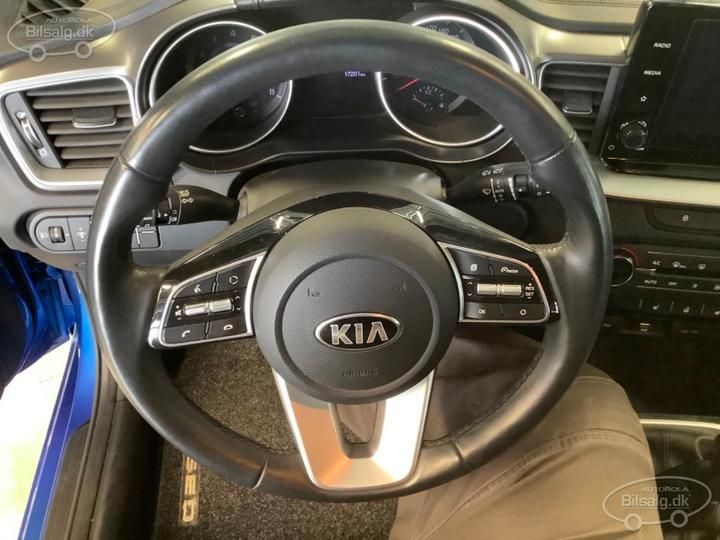 Photo 9 VIN: U5YH1514ALL104384 - KIA CEED HATCHBACK 