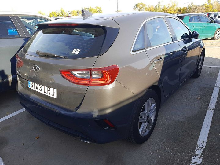 Photo 3 VIN: U5YH2512AML133649 - KIA CEE&#39D 