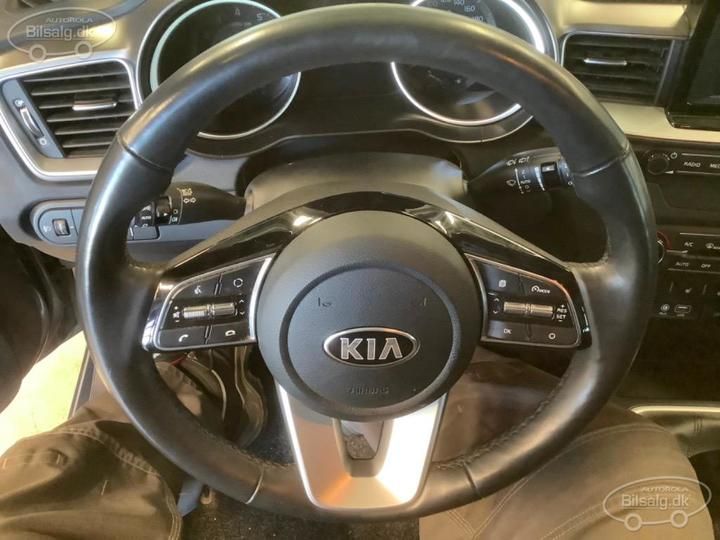 Photo 8 VIN: U5YH4811AKL017594 - KIA CEED SW 