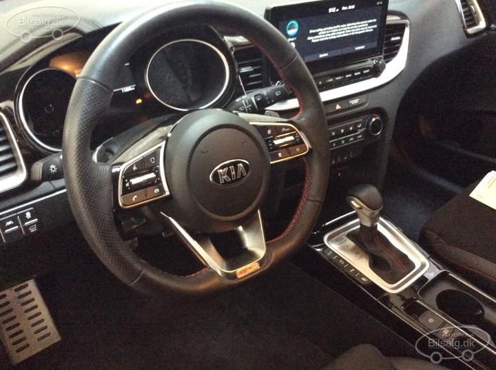 Photo 9 VIN: U5YH6G17GML040043 - KIA PROCEED HATCHBACK 