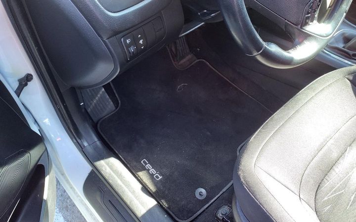 Photo 26 VIN: U5YHM515AJL335136 - KIA CEED 