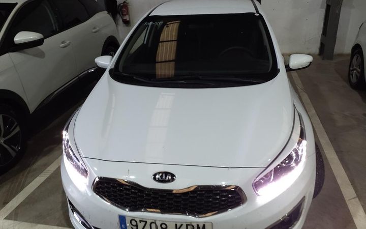 Photo 10 VIN: U5YHM515AJL354200 - KIA CEED 