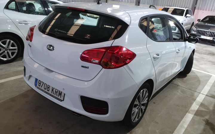 Photo 8 VIN: U5YHM515AJL354200 - KIA CEED 