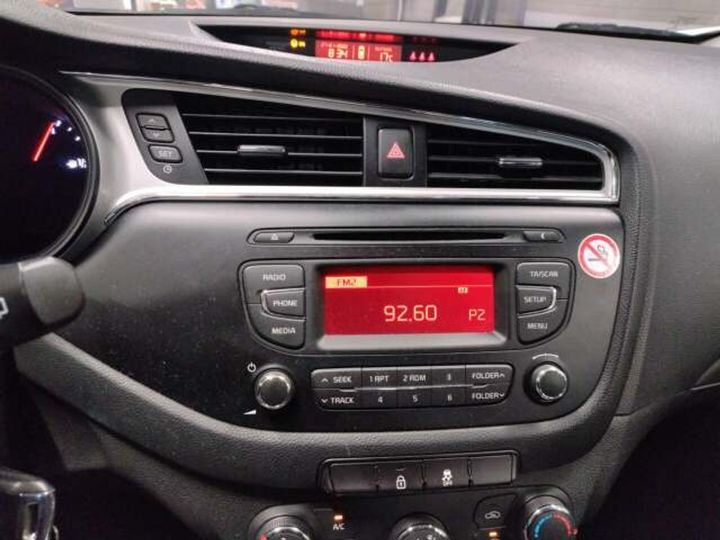 Photo 6 VIN: U5YHM81AAGL185668 - KIA CEE&#39D SPORTSWAGON 