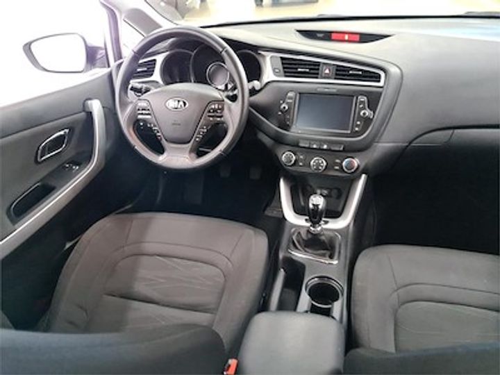 Photo 8 VIN: U5YHM81AAHL231304 - KIA CEE D SPORTSWAGON 