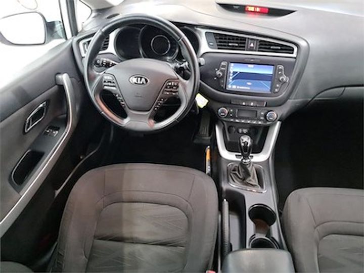 Photo 8 VIN: U5YHM81AAJL244890 - KIA CEE D SPORTSWAGON 