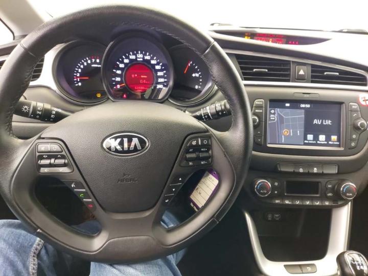 Photo 11 VIN: U5YHM81AAJL245211 - KIA CEE&#39D 