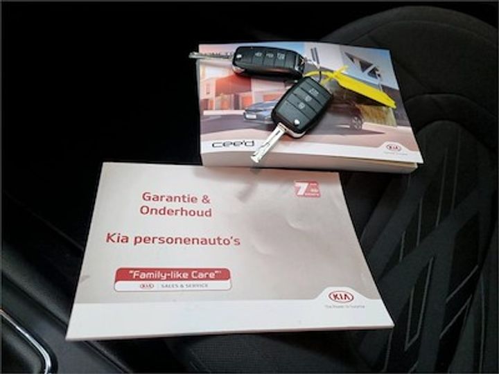 Photo 6 VIN: U5YHM81AAJL254031 - KIA CEE D SPORTSWAGON 