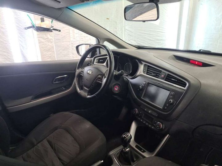 Photo 3 VIN: U5YHM81AAJL254136 - KIA CEE&#39D 