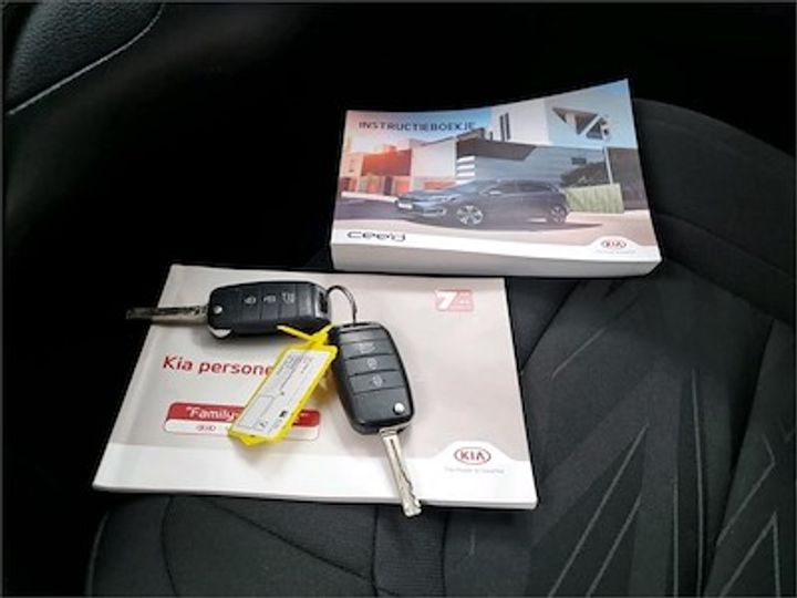 Photo 6 VIN: U5YHM81AAJL254274 - KIA CEE D SPORTSWAGON 