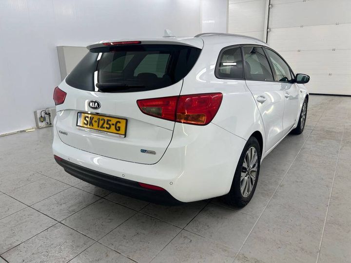 Photo 3 VIN: U5YHM81AAJL260435 - KIA CEE D SPORTSWAGON 