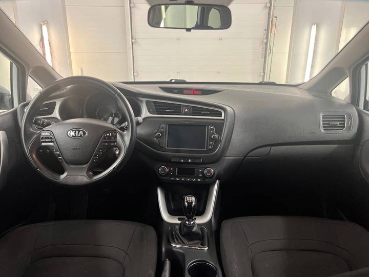 Photo 7 VIN: U5YHM81AAJL260435 - KIA CEE D SPORTSWAGON 