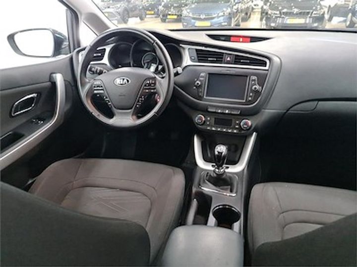 Photo 8 VIN: U5YHM81AAJL261540 - KIA CEE D SPORTSWAGON 