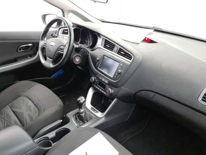 Photo 3 VIN: U5YHM81AAJL265690 - KIA CEE&#39D 