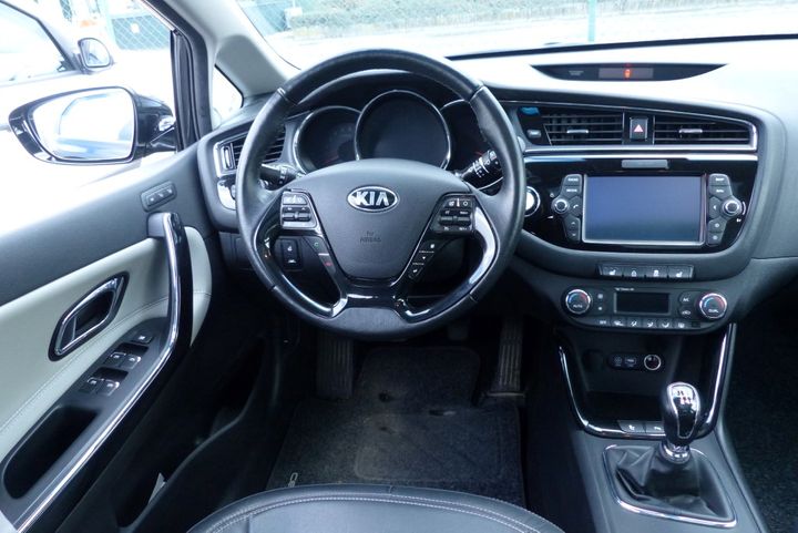 Photo 3 VIN: U5YHN816AGL161618 - KIA CEE D 