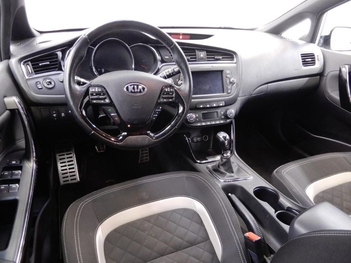 Photo 3 VIN: U5YHN81AAGL152581 - KIA CEE&#39D SPORTSWAGON 