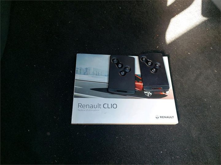 Photo 9 VIN: VF15RBF0A55563716 - RENAULT CLIO SOCIETE 