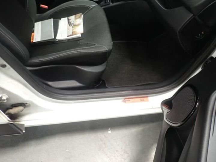 Photo 20 VIN: VF15RBF0A58241374 - RENAULT CLIO 5P SOCIETE (2 SEATS) 