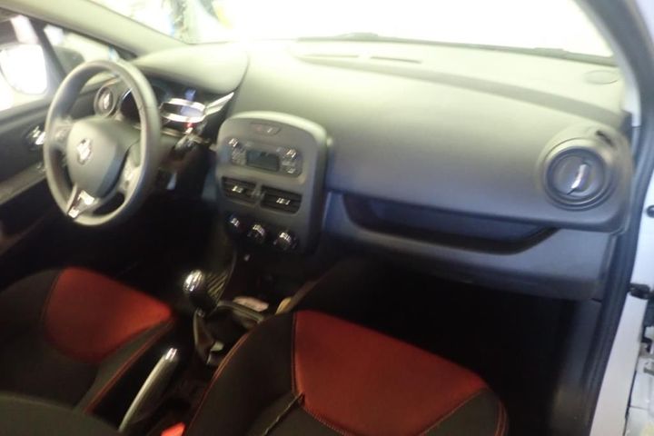 Photo 4 VIN: VF15RU40H52275668 - RENAULT CLIO 5P SOCIETE (2 SEATS) 