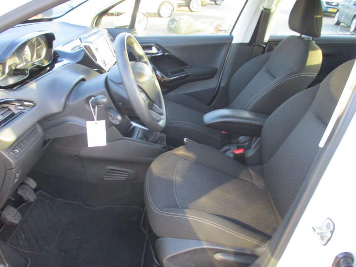 Photo 6 VIN: VF3CCHMZ6JT057941 - PEUGEOT 208 HATCHBACK 