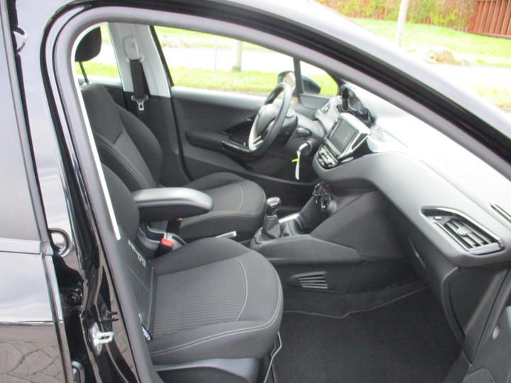 Photo 5 VIN: VF3CCHMZ6JT067913 - PEUGEOT 208 HATCHBACK 