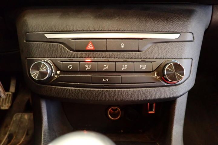 Photo 8 VIN: VF3LBYHYPJS396749 - PEUGEOT 308 5P AFFAIRE (2 SEATS) 