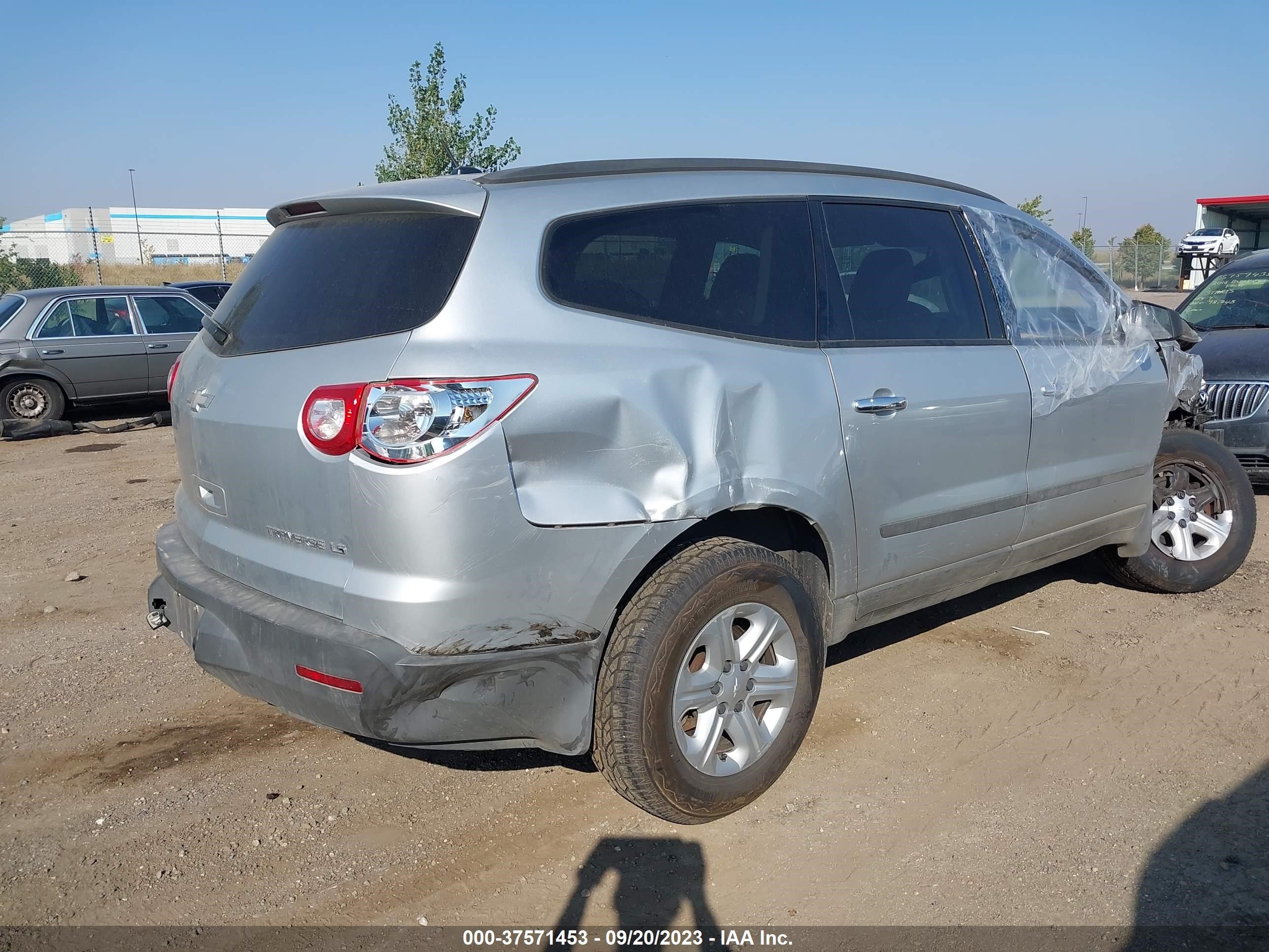 Photo 3 VIN: VF3XU9HUC64084518 - CHEVROLET TRAVERSE 