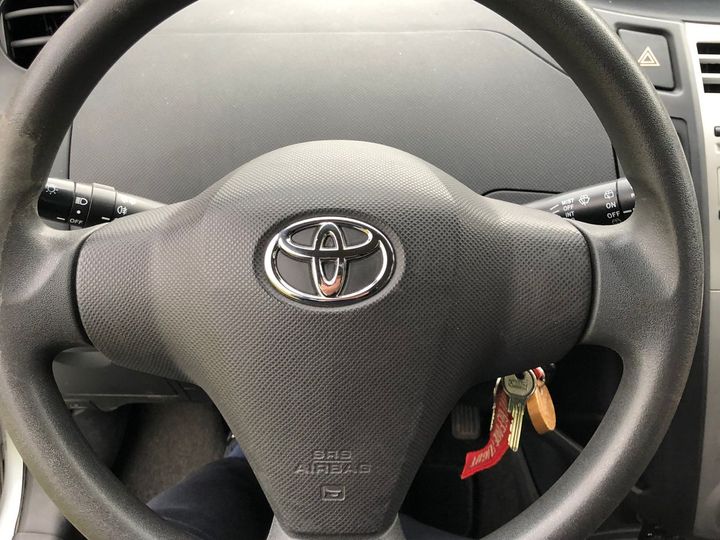 Photo 8 VIN: VNKJL98310A079470 - TOYOTA YARIS 