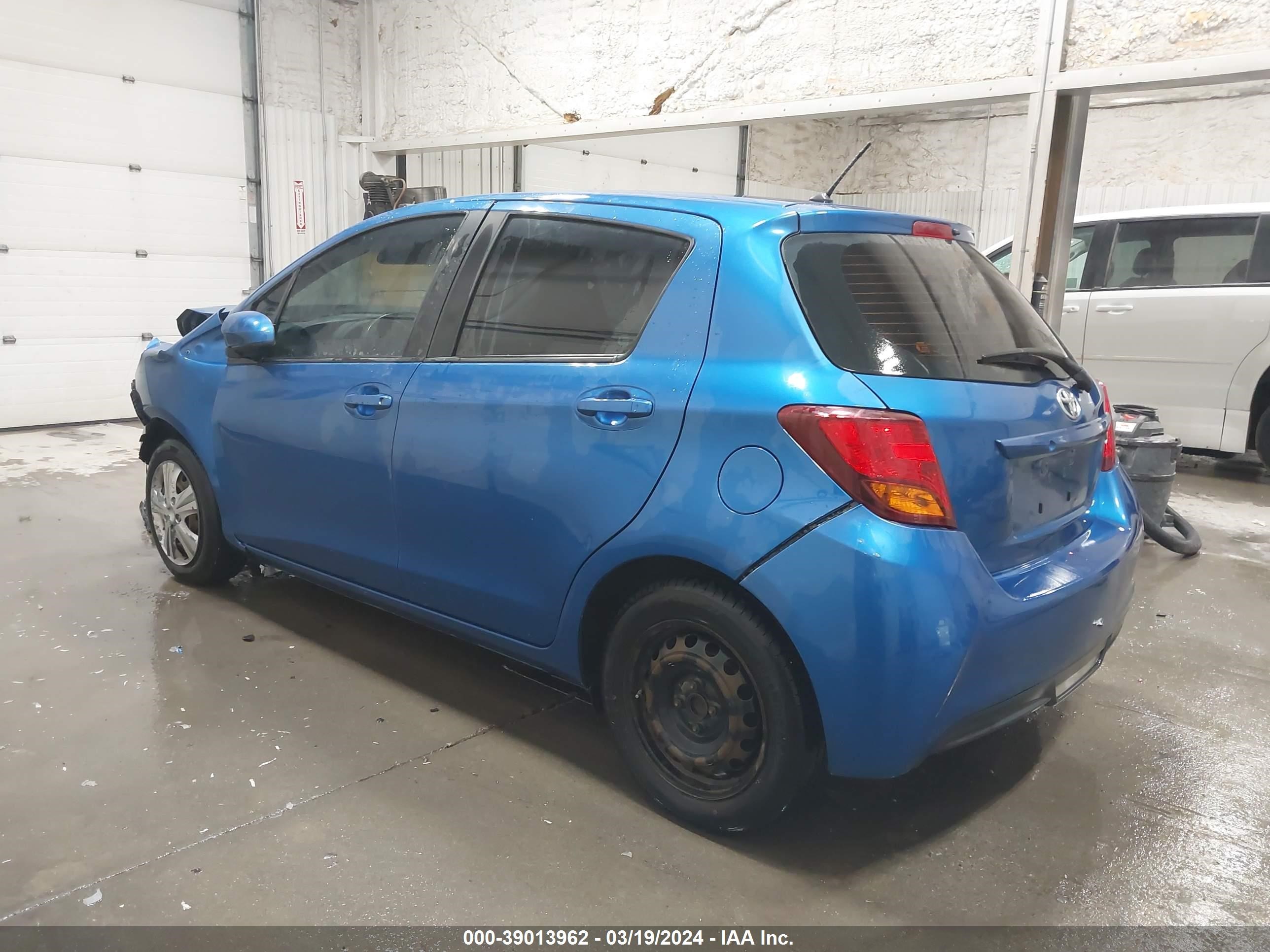 Photo 2 VIN: VNKKTUD32FA047195 - TOYOTA YARIS 