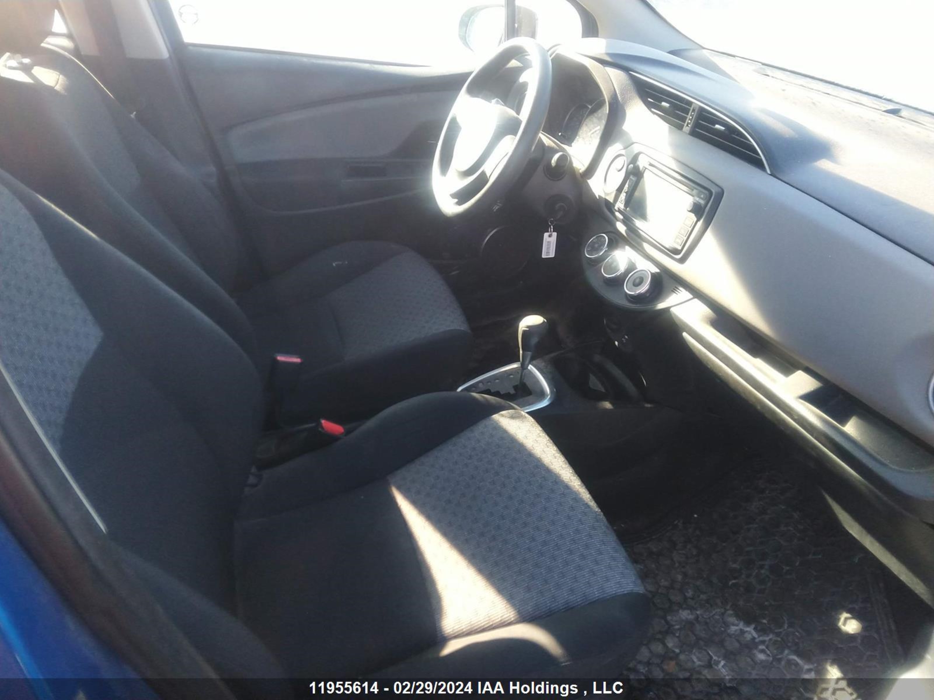 Photo 4 VIN: VNKKTUD38FA031759 - TOYOTA YARIS 