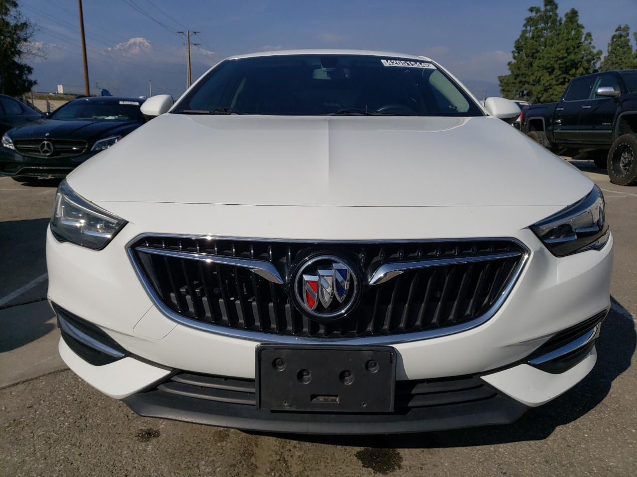 Photo 4 VIN: W04GL6SX5J1081585 - BUICK REGAL 