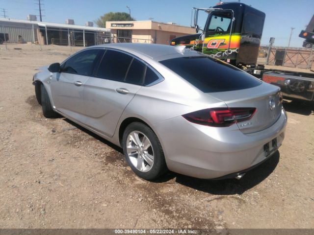 Photo 2 VIN: W04GL6SX6J1111404 - BUICK REGAL SPORTBACK 