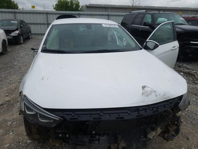 Photo 8 VIN: W04GL6SX7K1032471 - BUICK REGAL PREF 