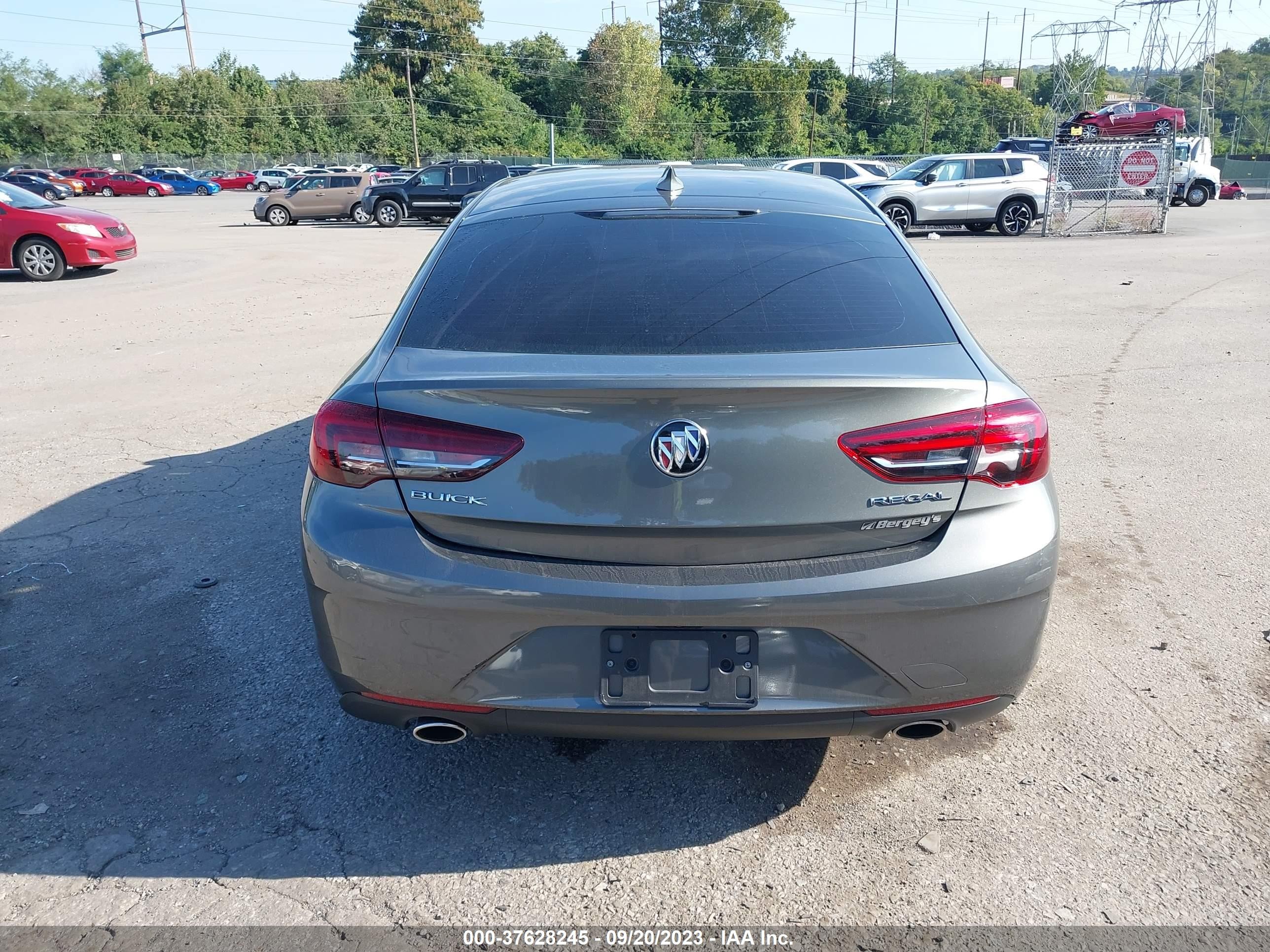 Photo 15 VIN: W04GL6SXXJ1124477 - BUICK REGAL 