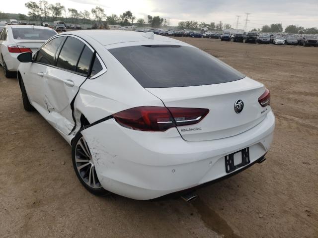 Photo 2 VIN: W04GM6SX8J1132302 - BUICK REGAL PREF 