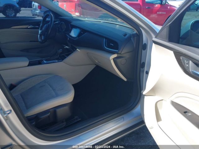 Photo 4 VIN: W04GM6SXXJ1120197 - BUICK REGAL SPORTBACK 