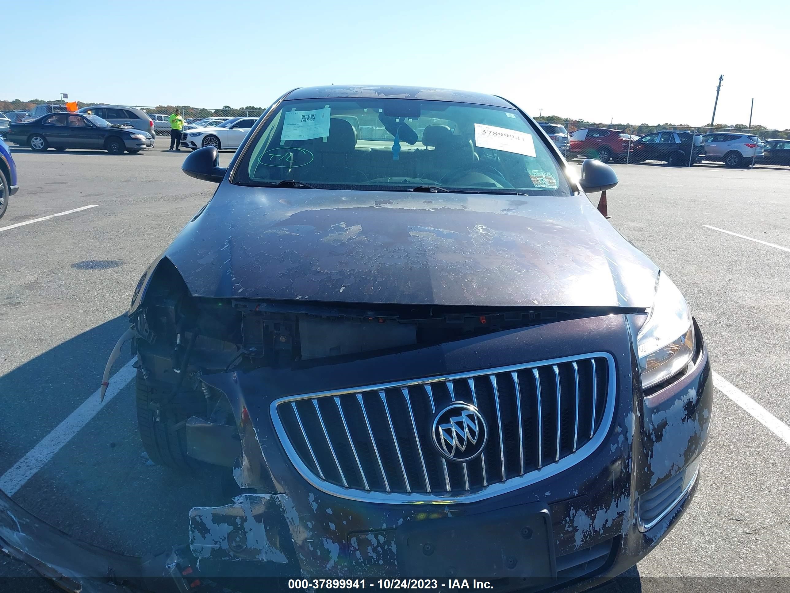 Photo 4 VIN: W04GN5ECXB1045017 - BUICK REGAL 