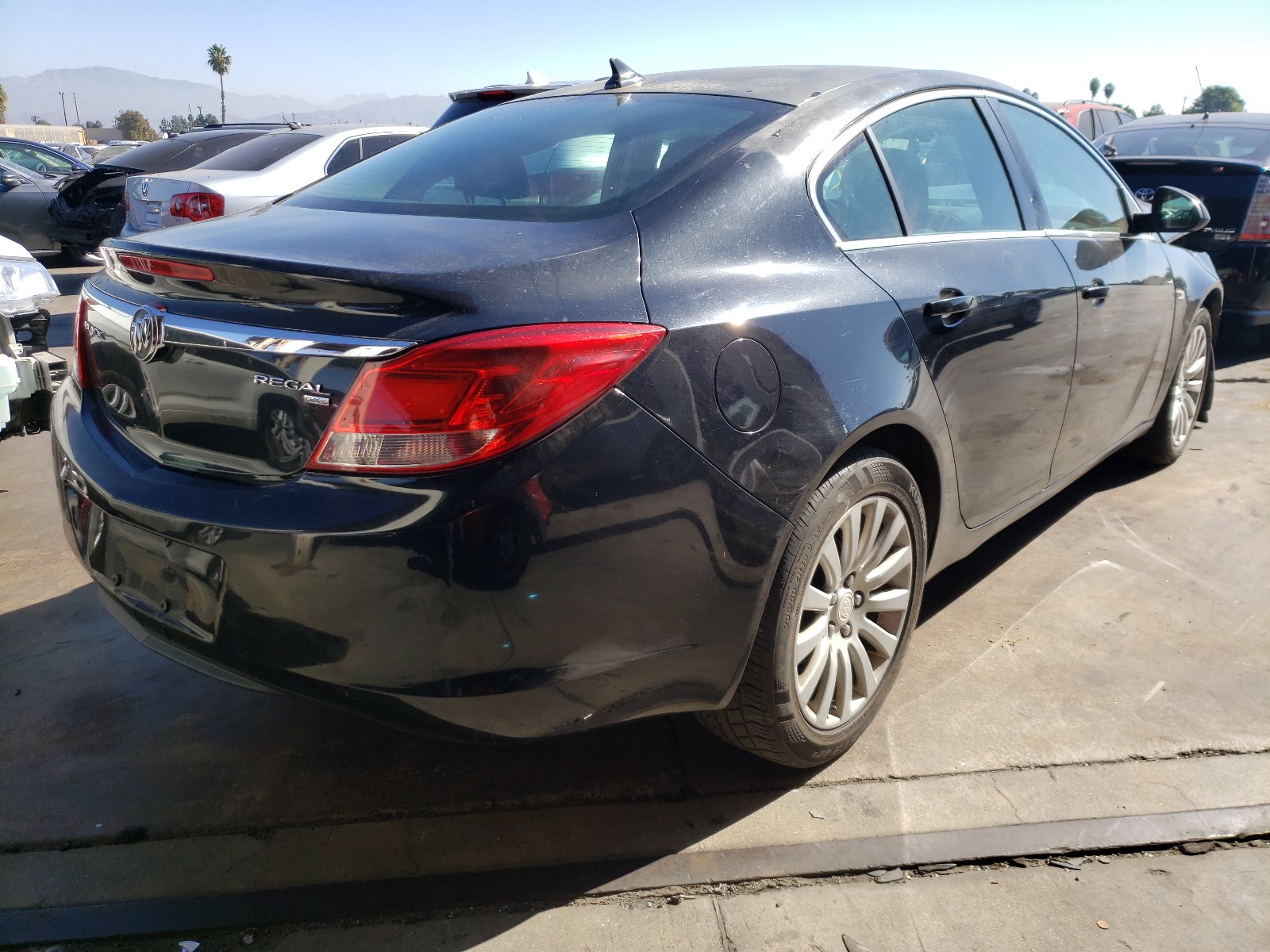 Photo 3 VIN: W04GN5ECXB1118418 - BUICK REGAL CXL 