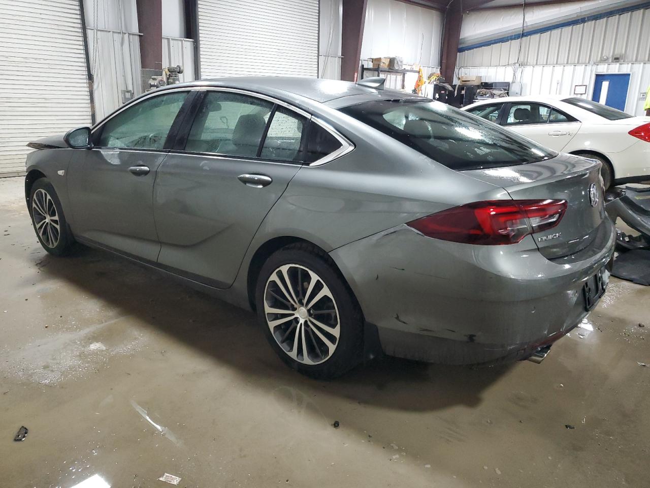 Photo 1 VIN: W04GN6SX1J1164358 - BUICK REGAL 