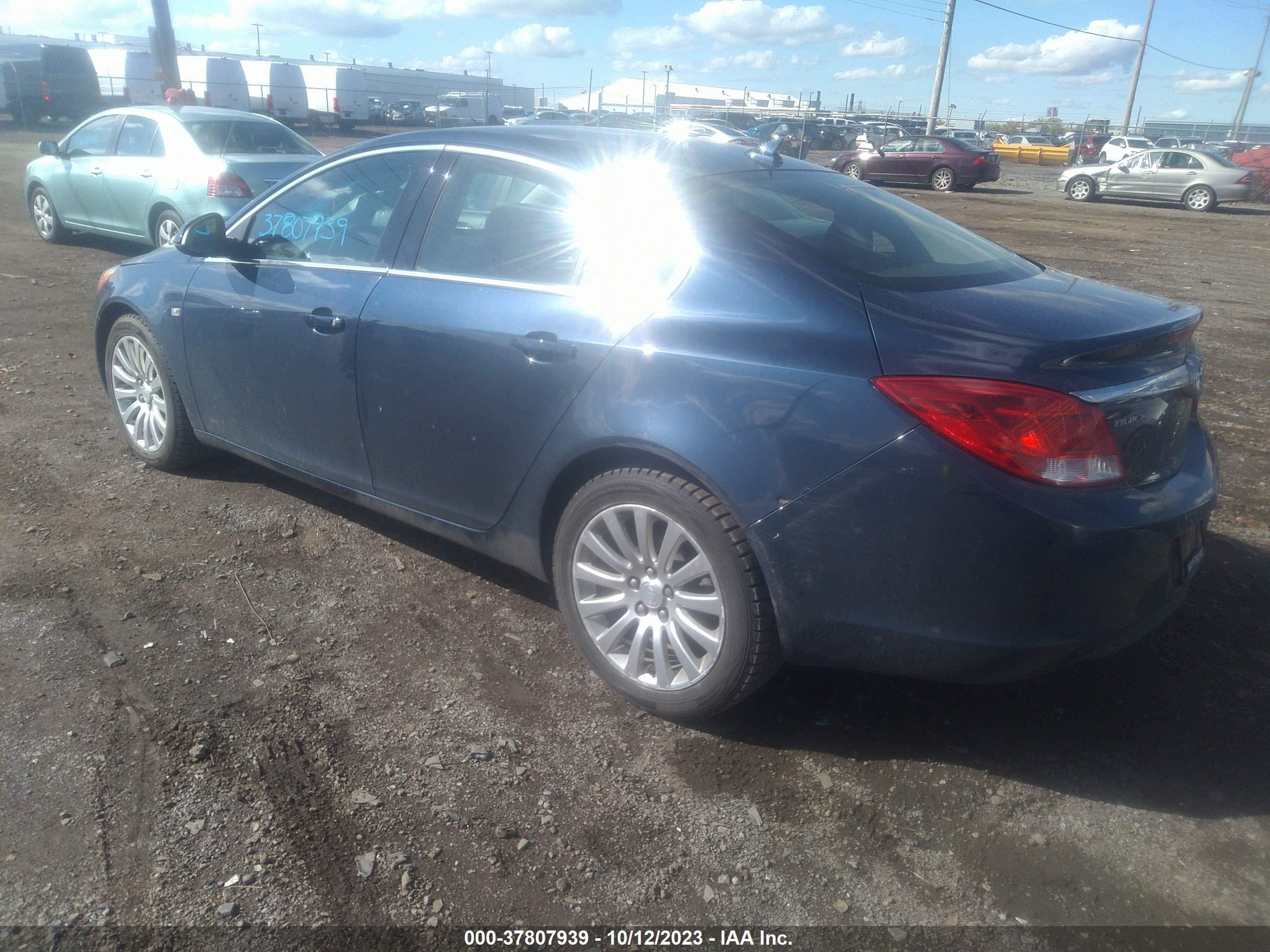 Photo 2 VIN: W04GP5EC1B1009646 - BUICK REGAL 