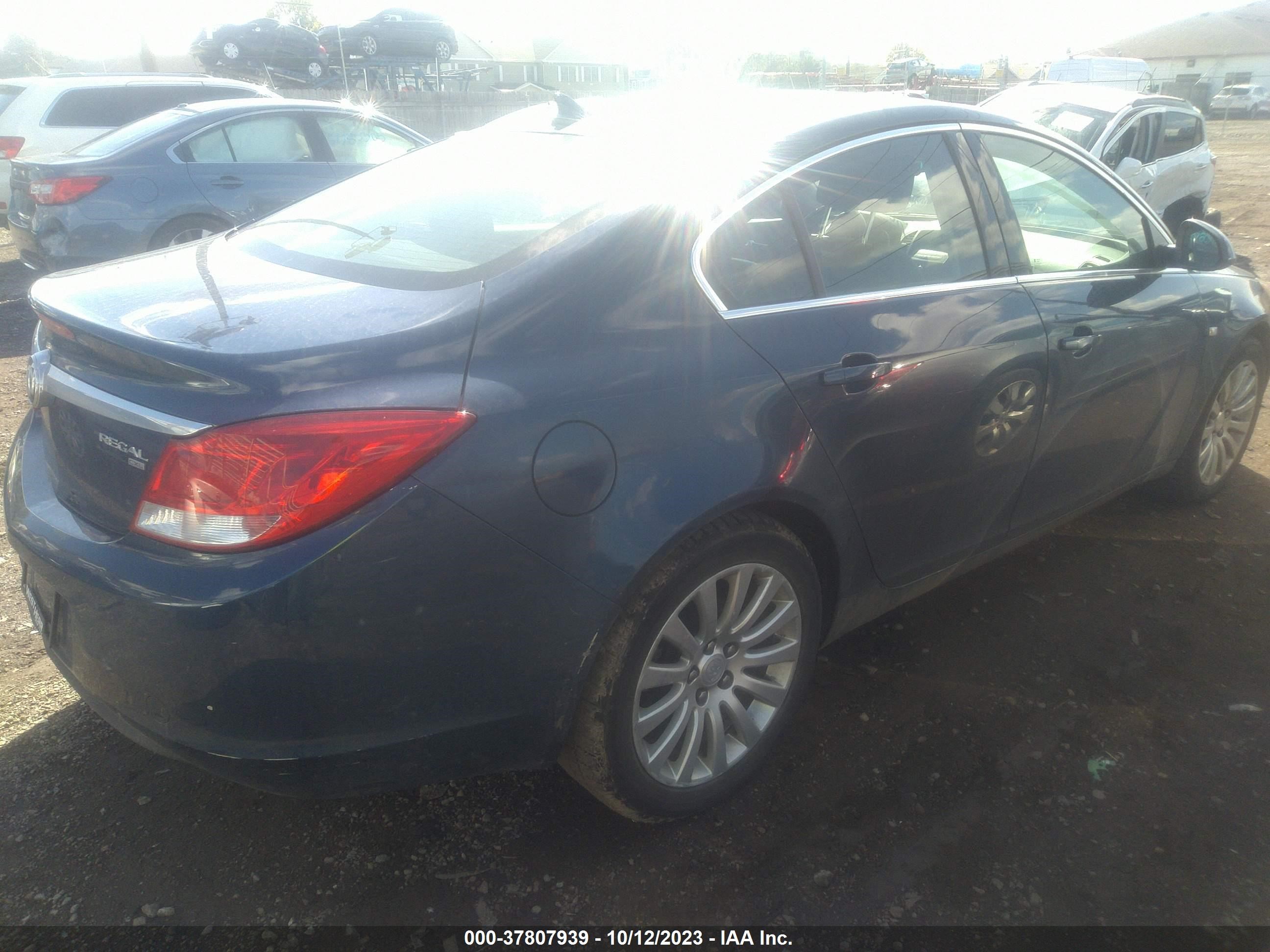 Photo 3 VIN: W04GP5EC1B1009646 - BUICK REGAL 