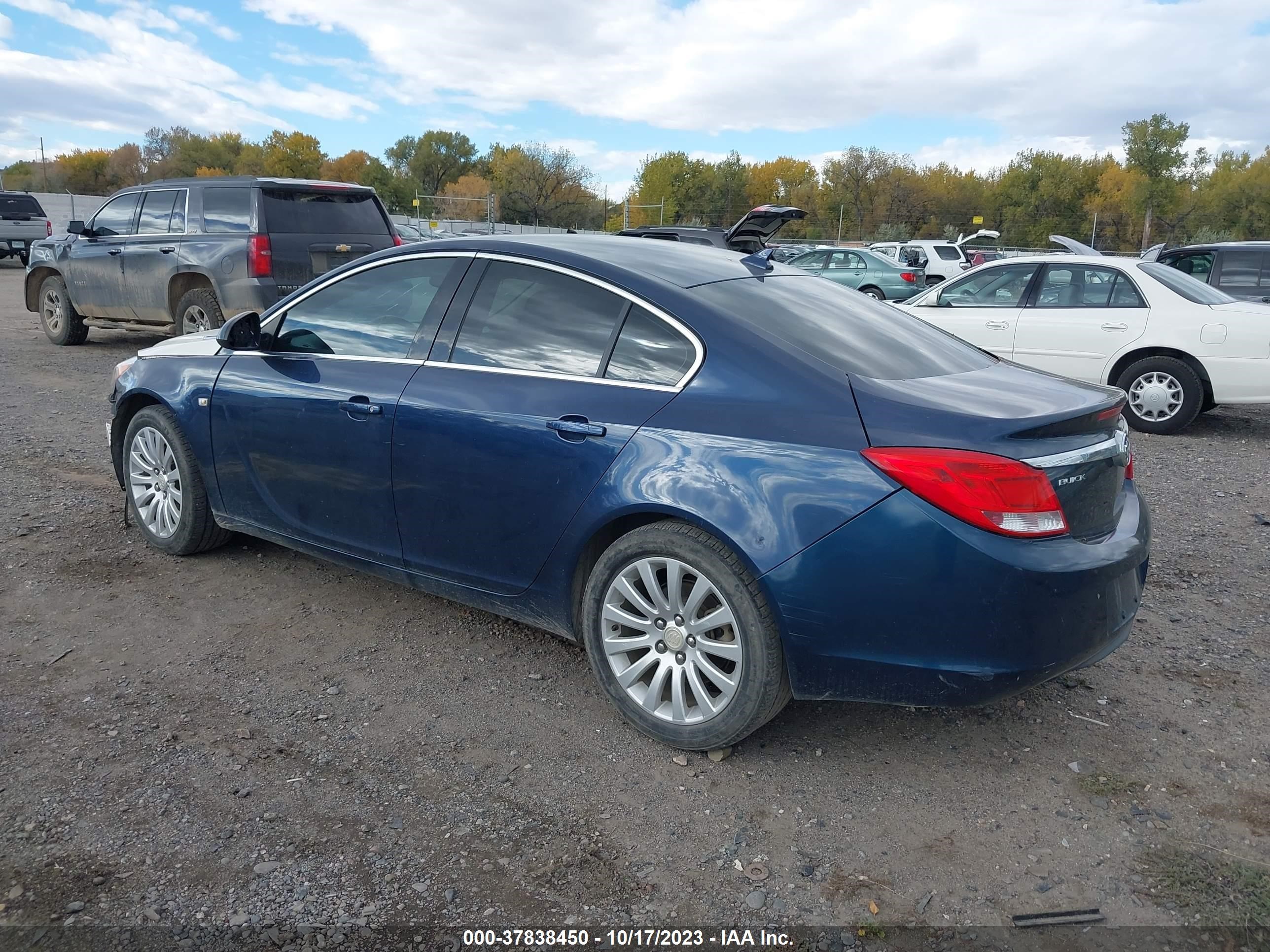 Photo 2 VIN: W04GP5EC1B1035910 - BUICK REGAL 