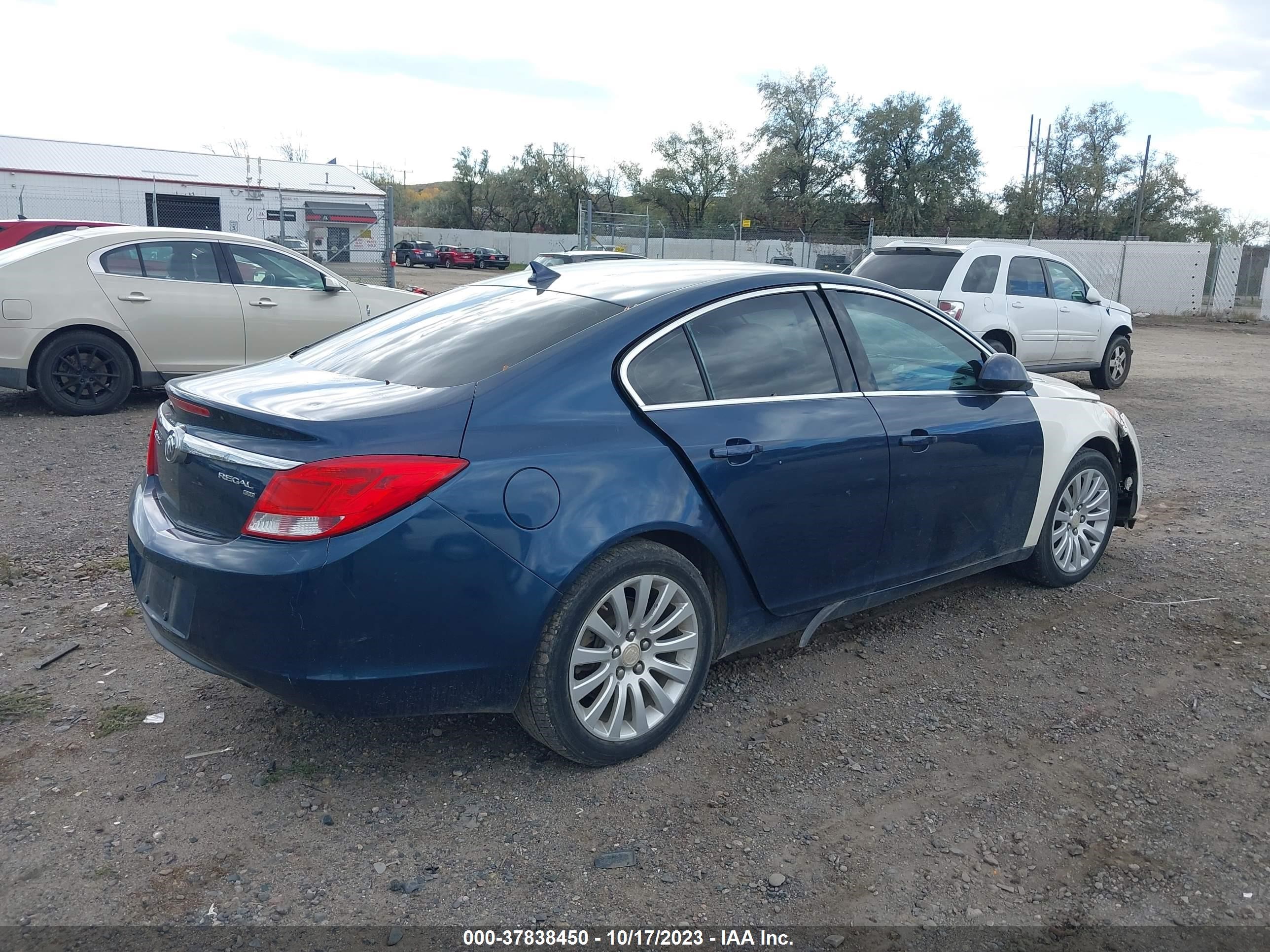 Photo 3 VIN: W04GP5EC1B1035910 - BUICK REGAL 