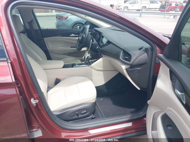 Photo 4 VIN: W04GP6SX4J1080142 - BUICK REGAL 