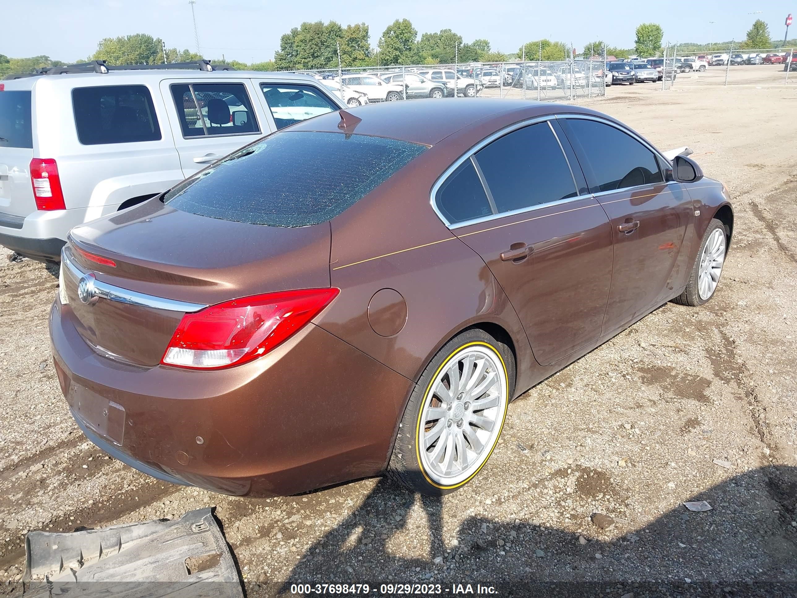 Photo 3 VIN: W04GR5EC1B1011472 - BUICK REGAL 