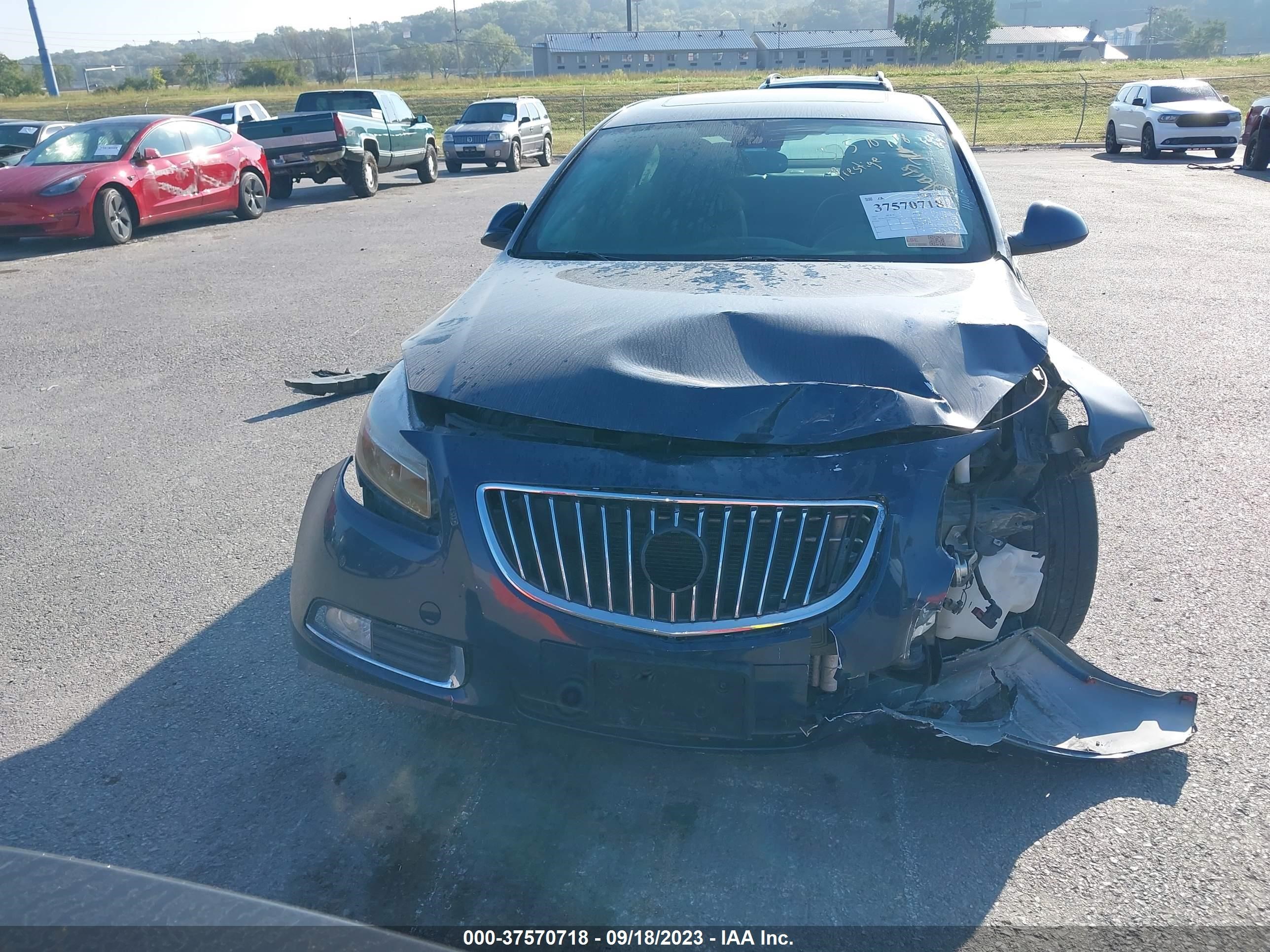 Photo 11 VIN: W04GS5EC2B1026017 - BUICK REGAL 