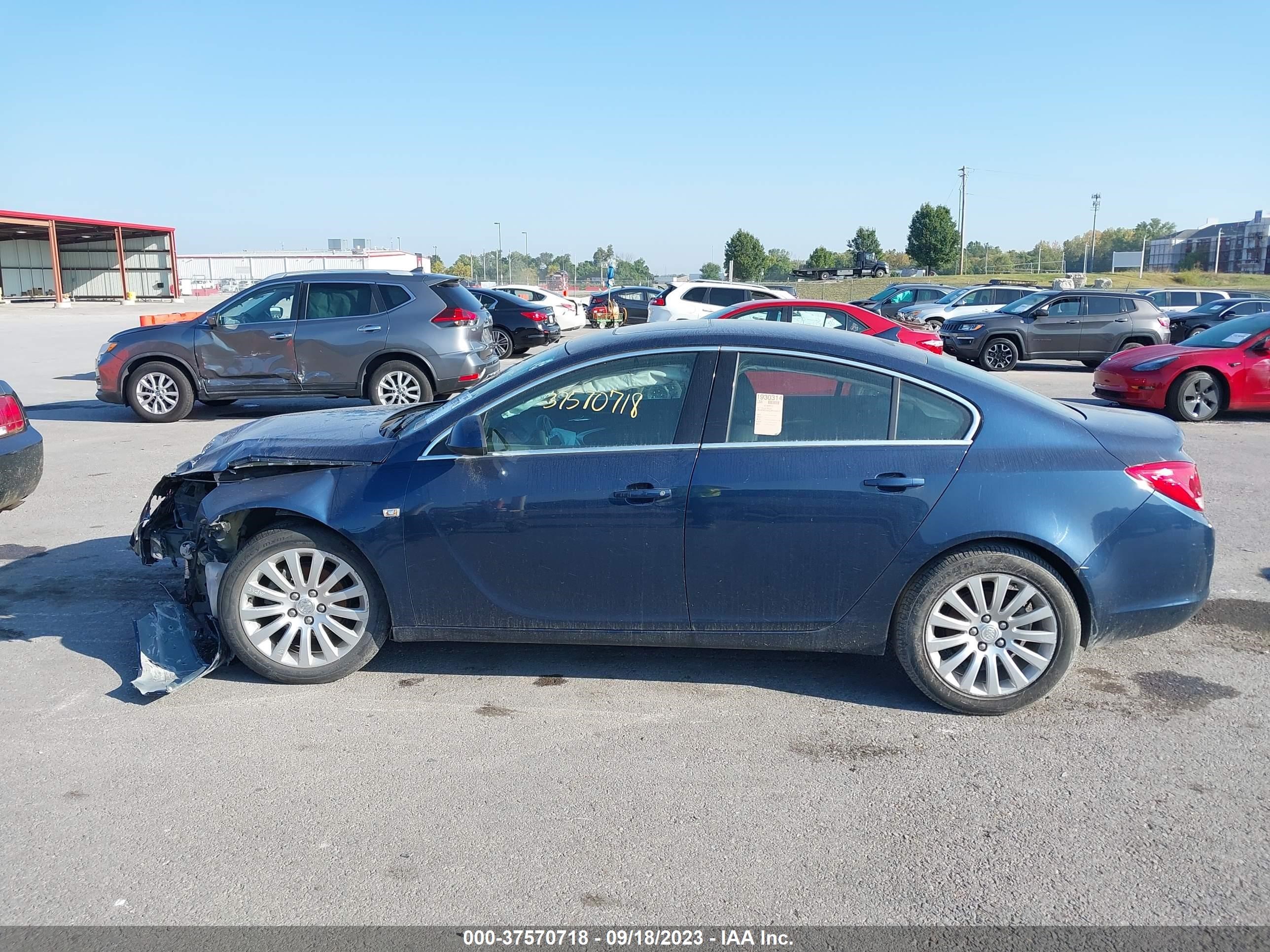 Photo 13 VIN: W04GS5EC2B1026017 - BUICK REGAL 