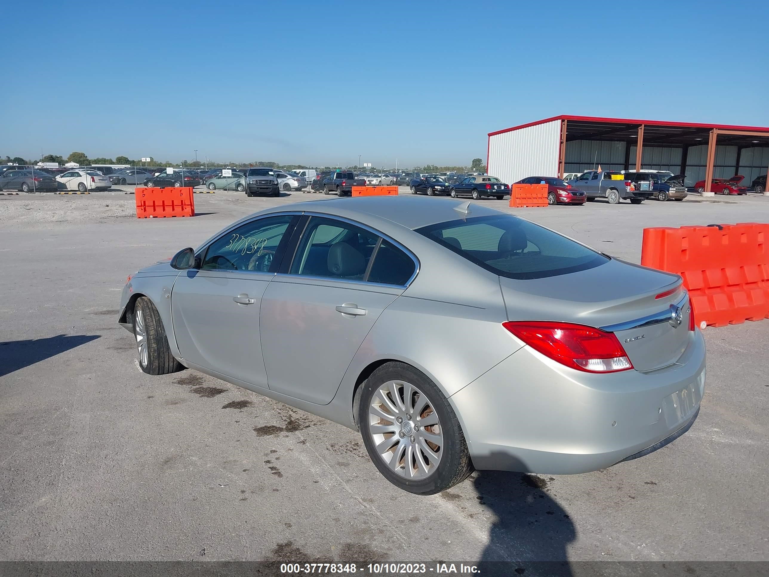 Photo 2 VIN: W04GS5EC4B1020607 - BUICK REGAL 