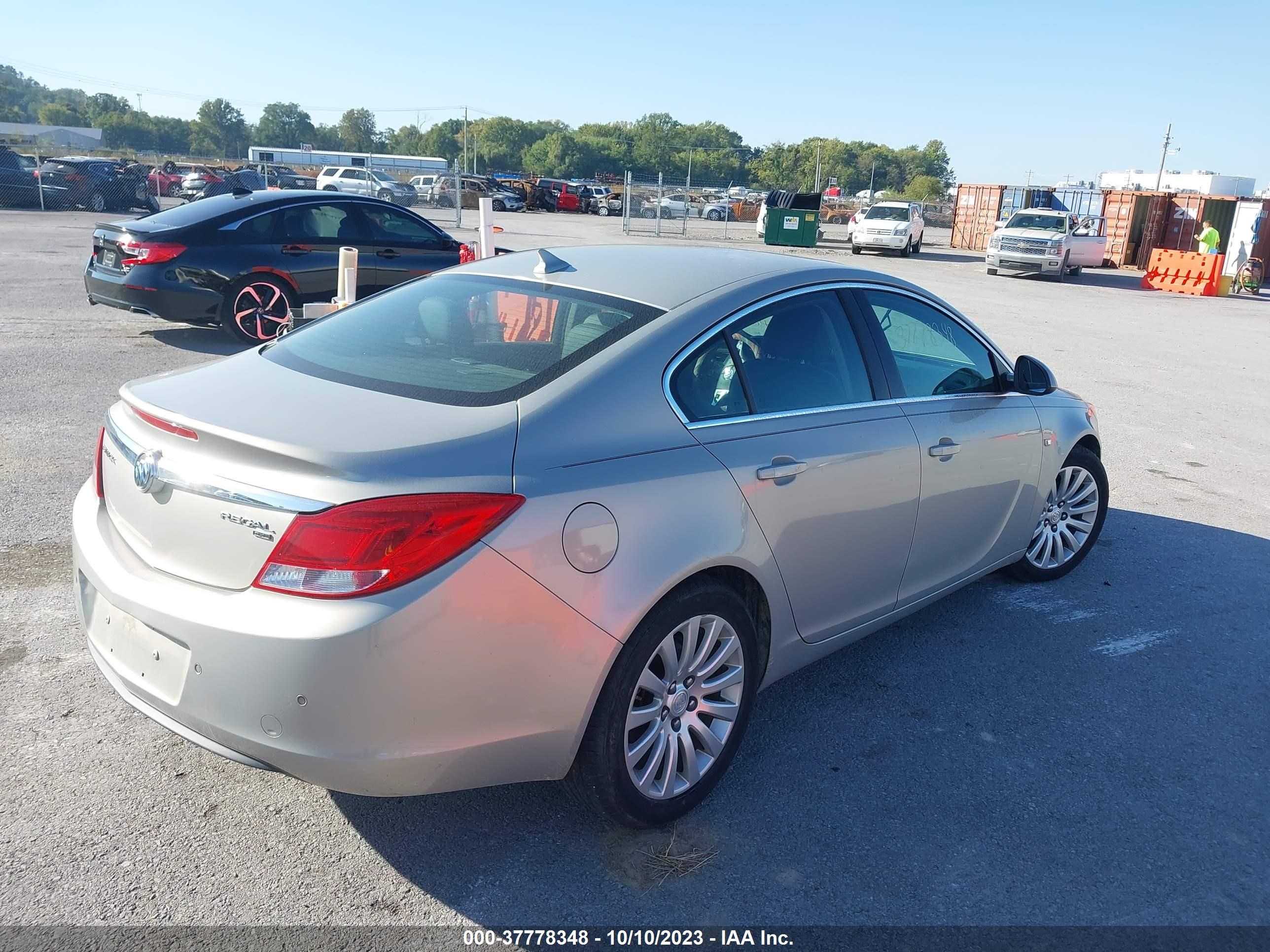 Photo 3 VIN: W04GS5EC4B1020607 - BUICK REGAL 