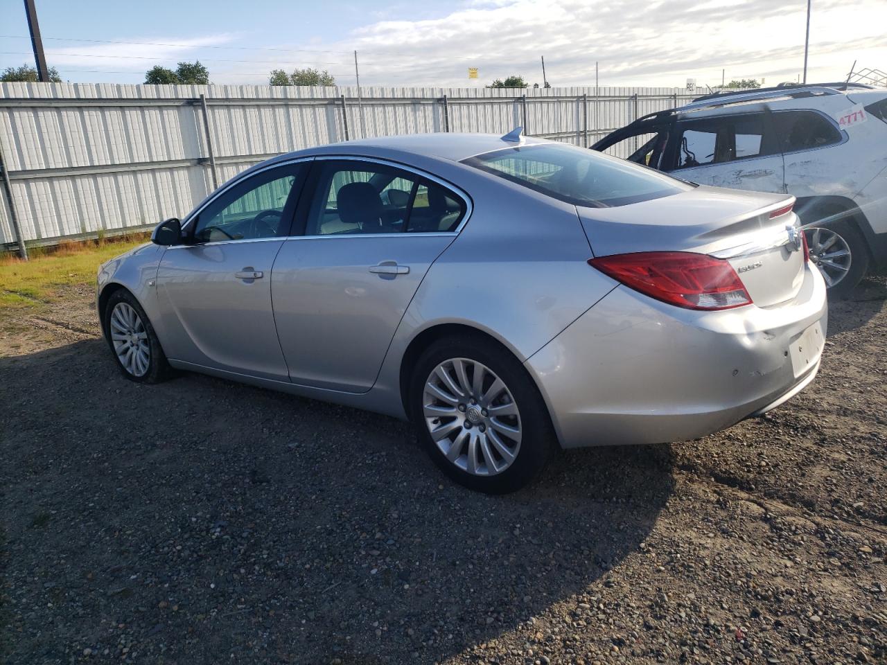 Photo 2 VIN: W04GU5GC5B1037584 - BUICK REGAL 